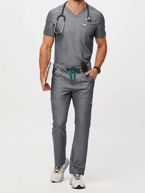 Figs Cairo Straight Leg Pant & Short Sleeve Scrub Top Graphite Gray Men’s